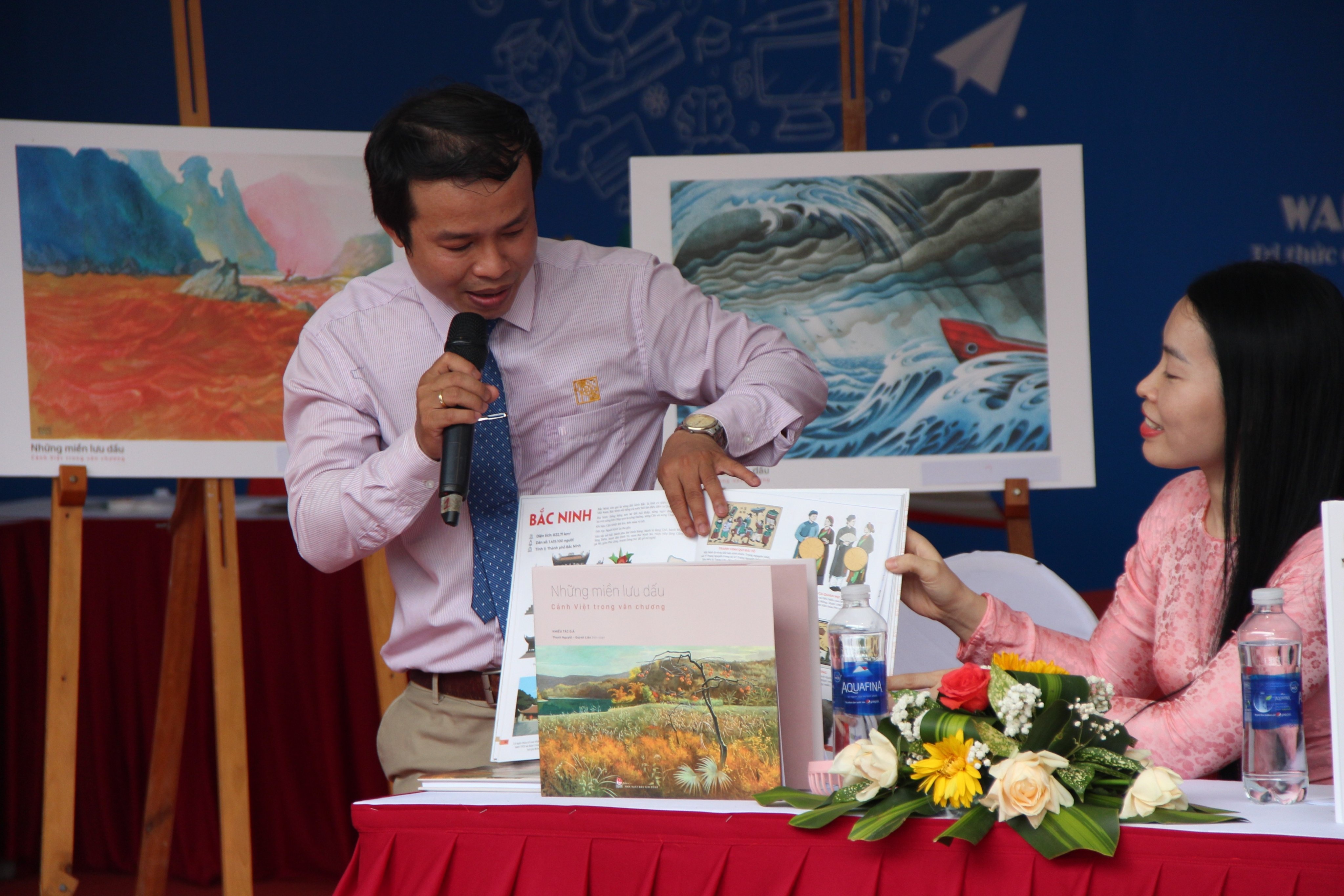 Hoc sinh hao huc doan canh Viet trong sach hinh anh