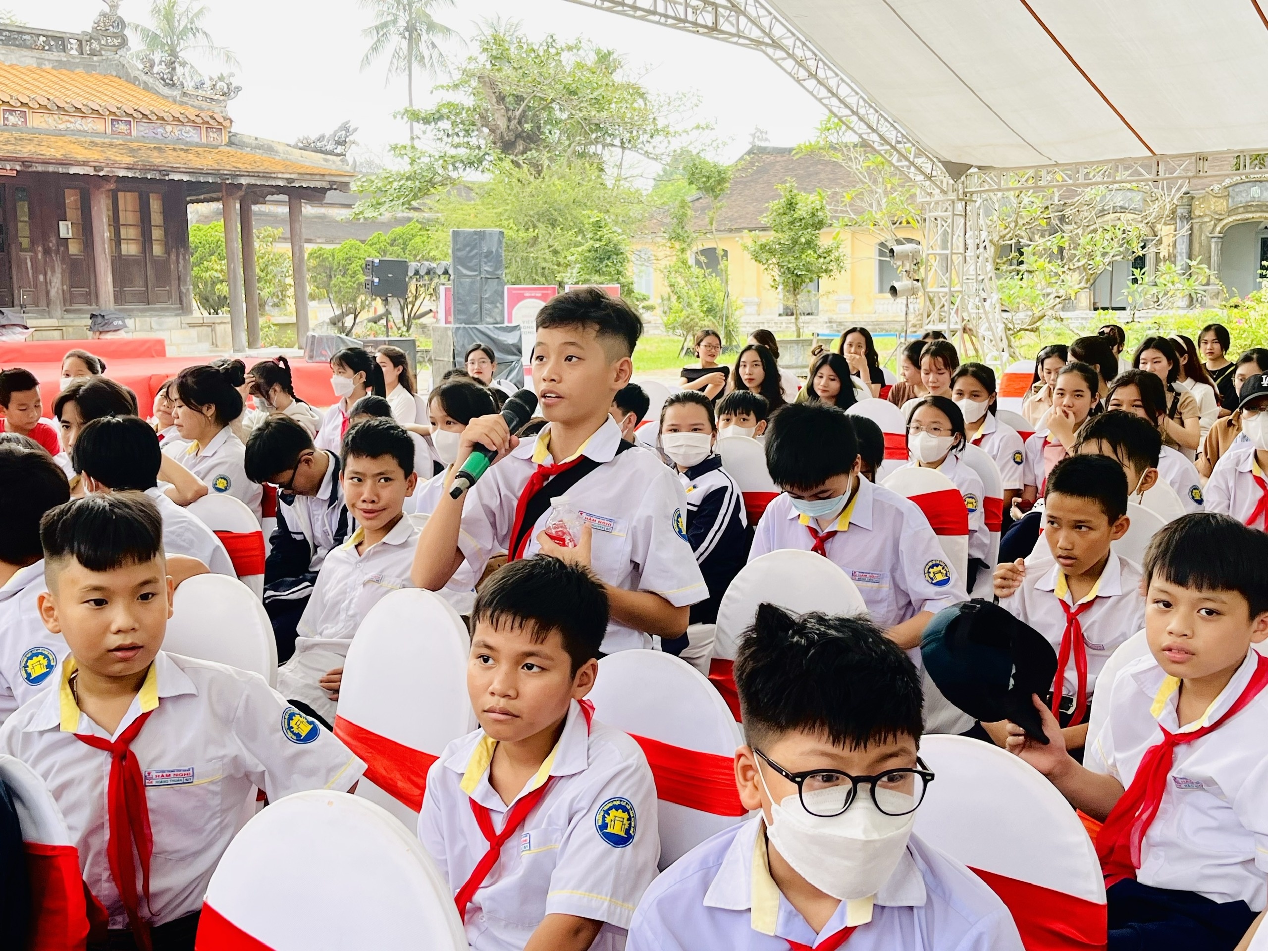 ngay sach Viet Nam anh 1