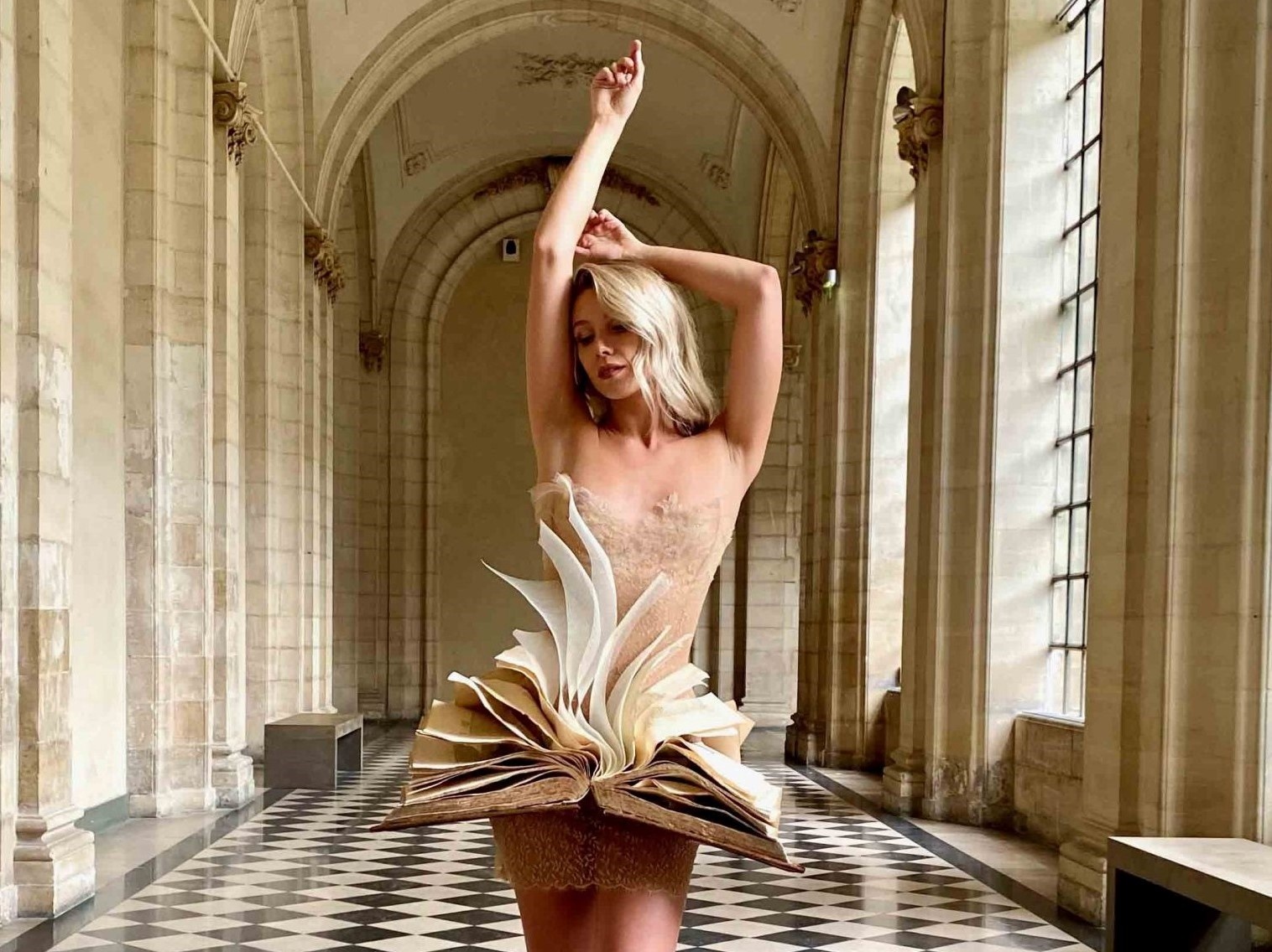 Doc dao nhung bo vay lam tu sach hinh anh