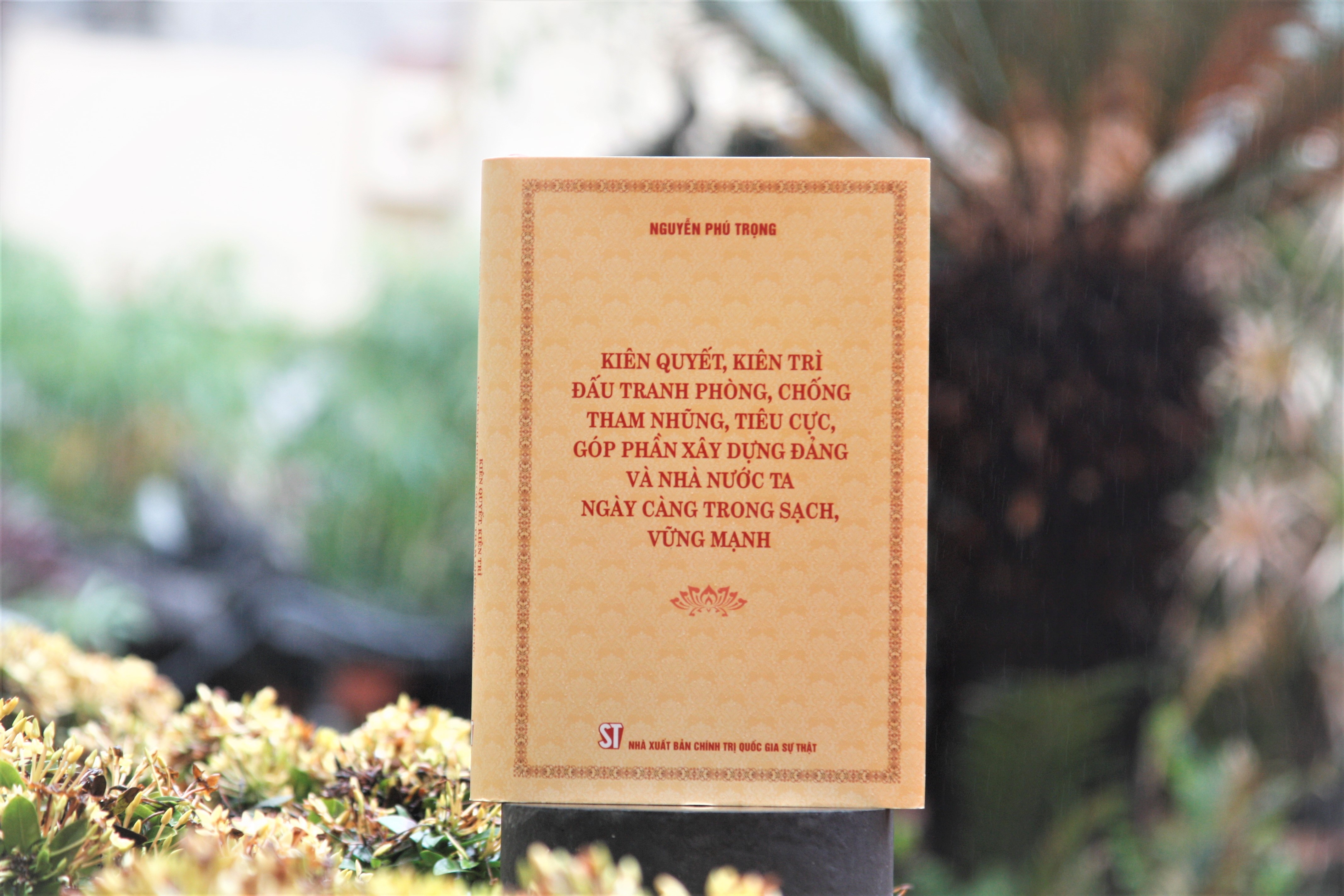 Sach cua Tong bi thu tro thanh tai lieu giang day trong truong dai hoc hinh anh