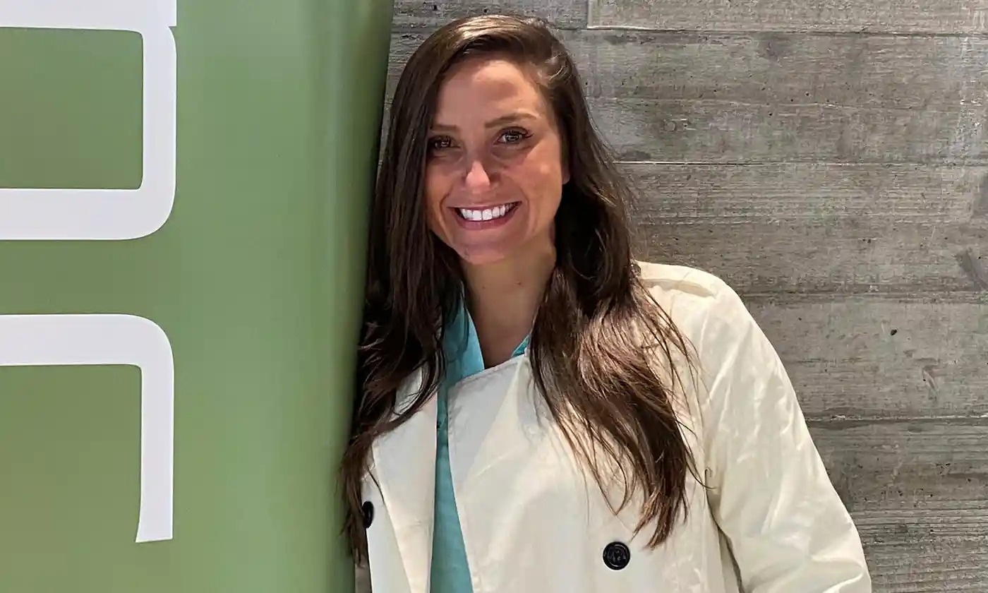 Tac gia viet sach tuong nho chong bi ket toi dau doc chong hinh anh