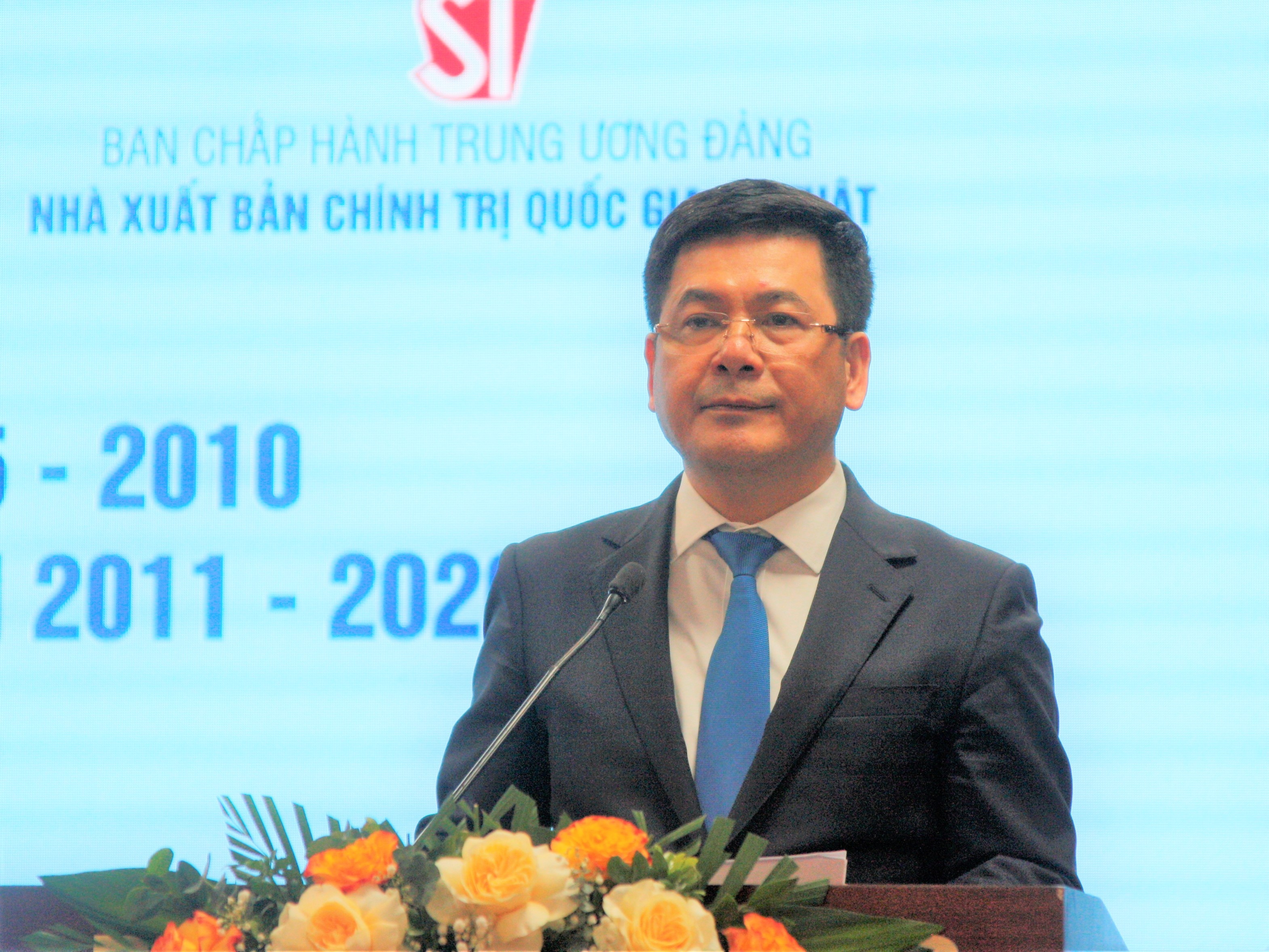 Cong bo bo sach Lich su nganh Cong Thuong hinh anh