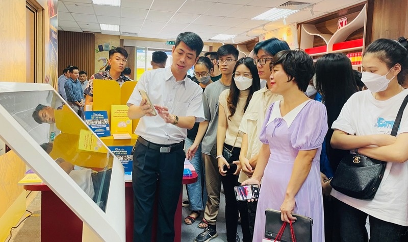 Tao but pha cho thi truong sach tinh gon hinh anh