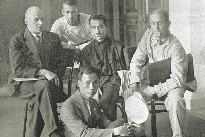 Bai phong van Nguyen Ai Quoc - sinh vien DH Phuong Dong tren bao Italy hinh anh