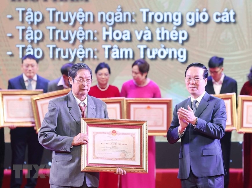Giai thuong Ho Chi Minh anh 2
