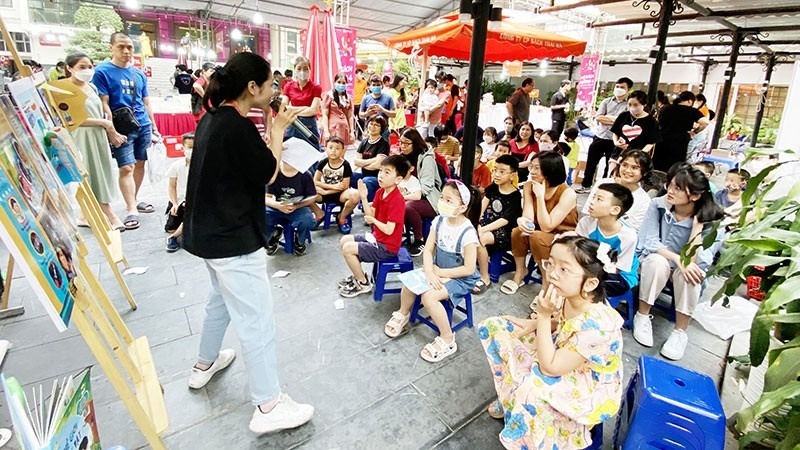 Hoi sach thieu nhi 'He vui kham pha' hinh anh