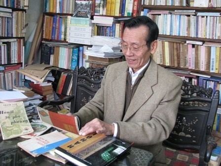 'Ong vua sach cu' Ha Noi qua doi hinh anh