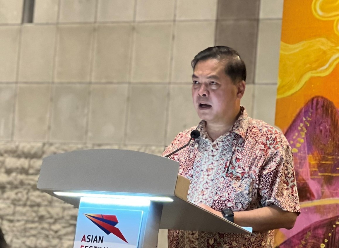 Dai su Viet Nam tai Singapore: 'Sach nuoi duong cam xuc con nguoi' hinh anh