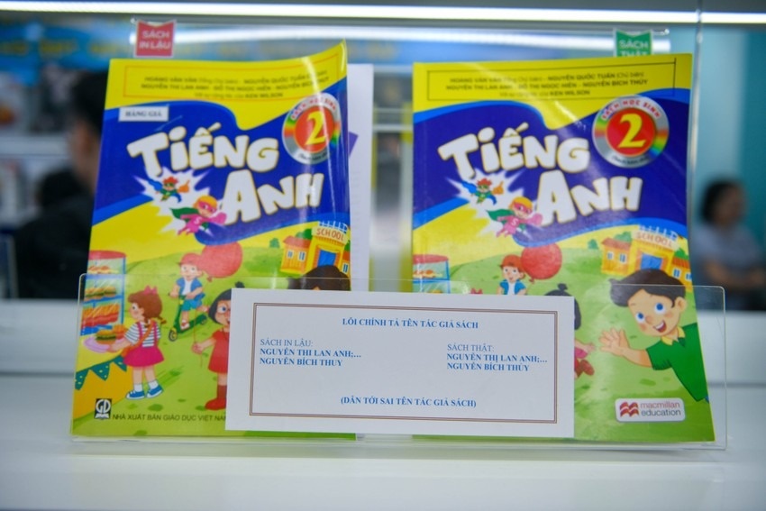 Mo cua phong trung bay nhan dien sach lau - sach that hinh anh