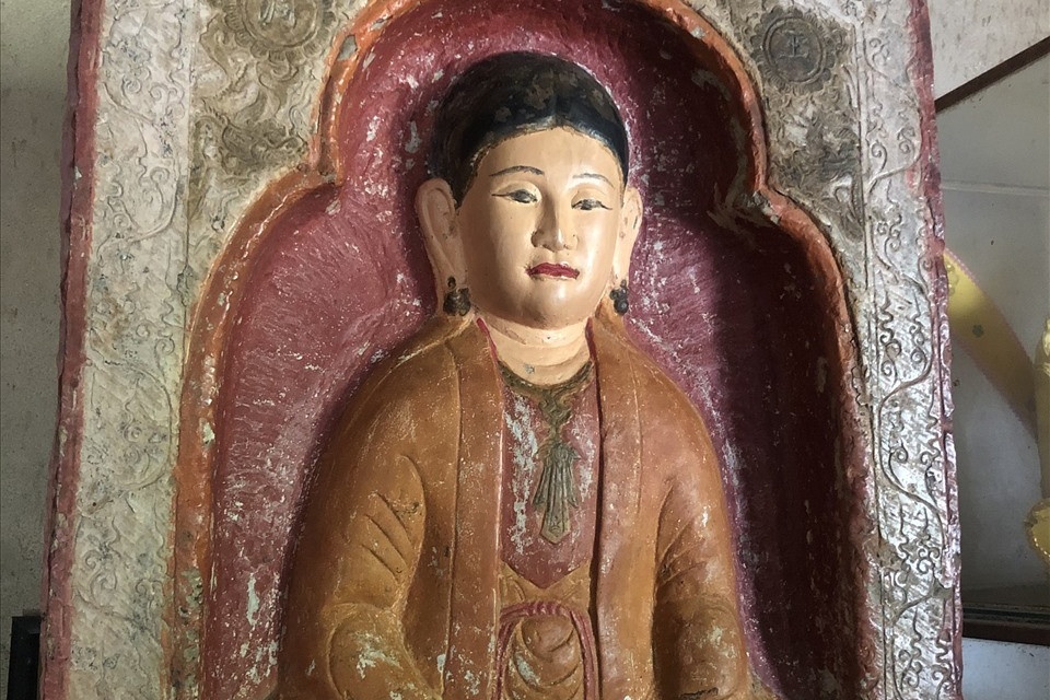 Hai bao vat quoc gia trong ngoi chua tram tuoi hinh anh