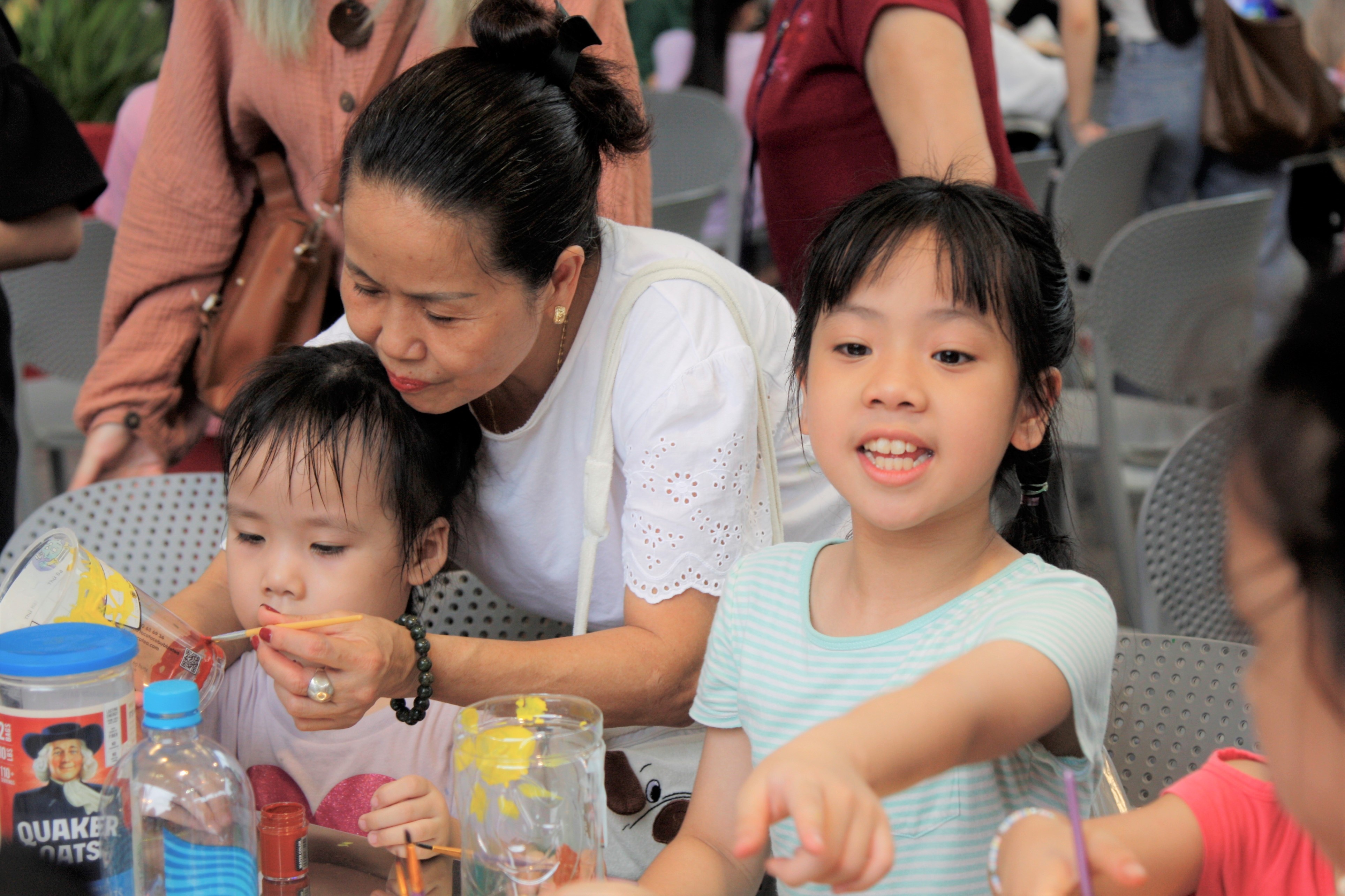 Soi dong thi truong sach thieu nhi dip he hinh anh