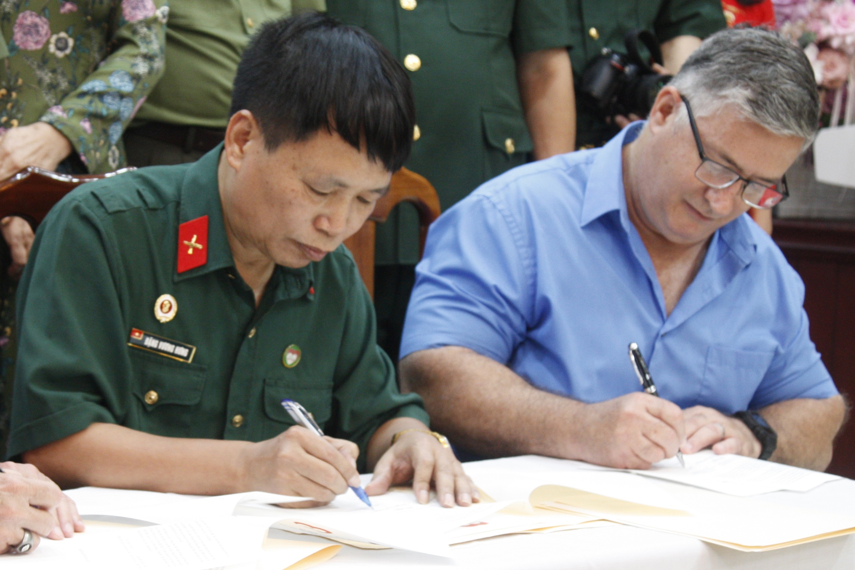 Than nhan liet si rung rung khi nhan di vat tro ve tu My hinh anh