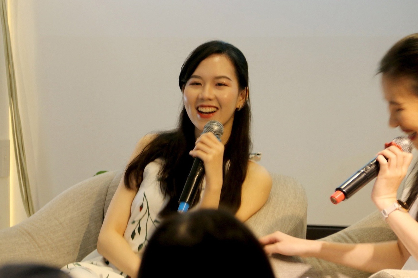 Nha van 9X bi tan cong mang sau buoi tro chuyen ve sach hinh anh