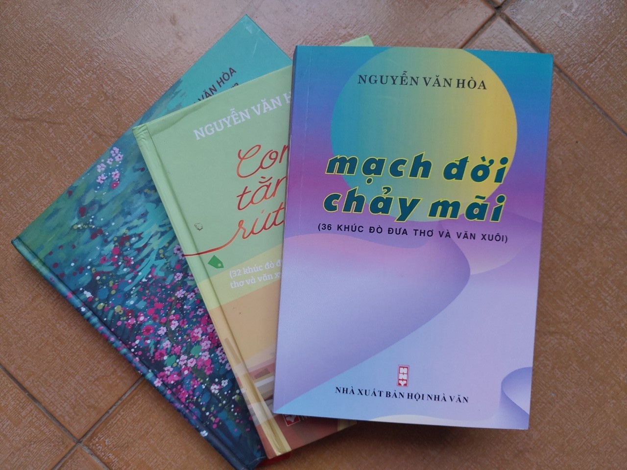 Phieu luu tren tung con chu hinh anh