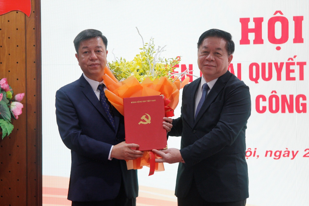 Ong Vu Trong Lam lam giam doc NXB Chinh tri quoc gia Su that hinh anh