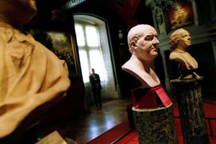 Kho tang nghe thuat tri gia 2 ty USD trong mot can gac tai Phap hinh anh