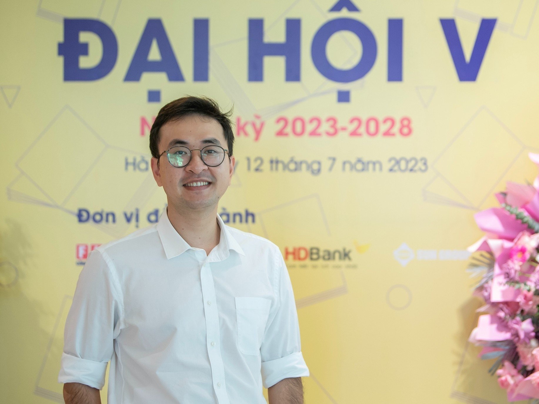 Nang luong va suc tre cua Hoi Xuat ban Viet Nam nhiem ky V hinh anh