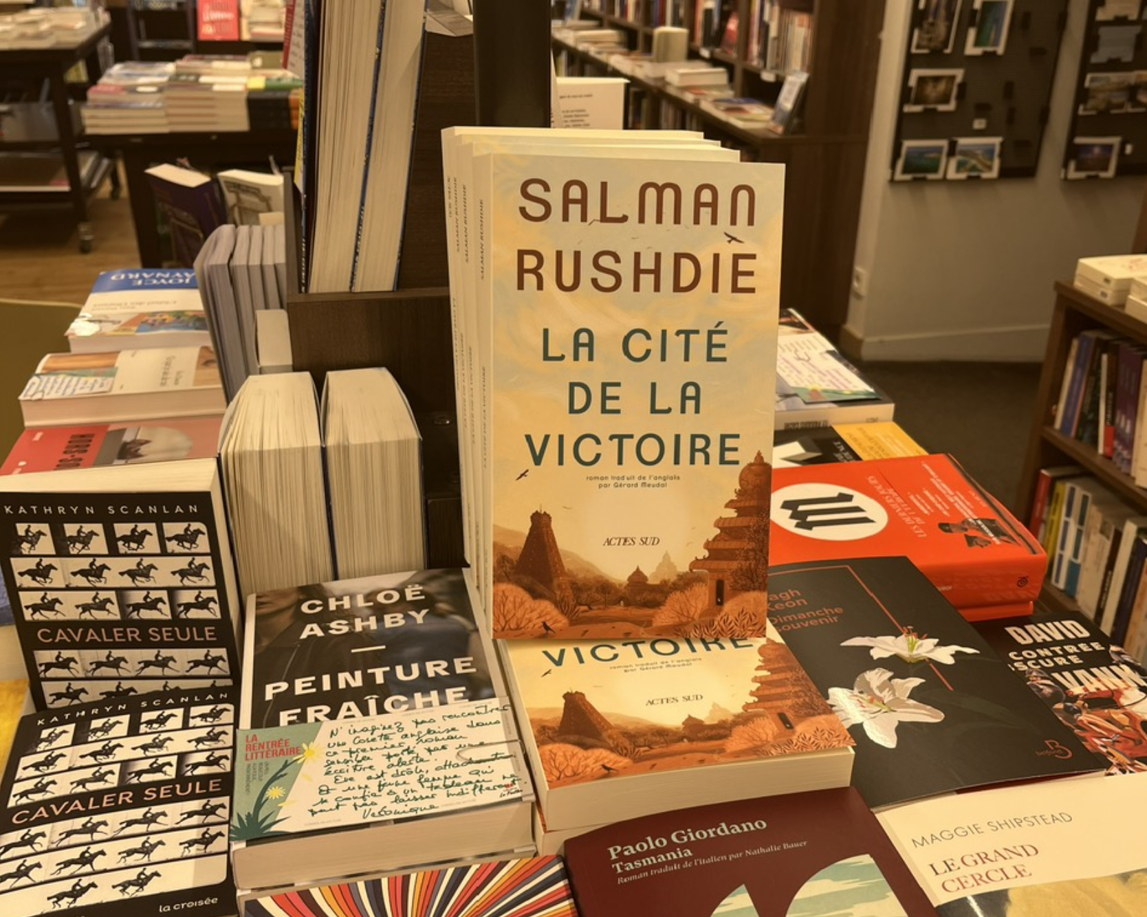 Van hoc quoc te 'that sung' tai Phap hinh anh