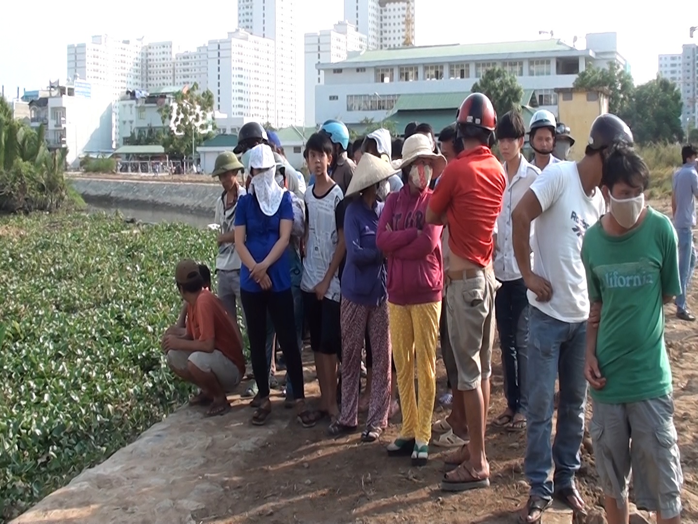 Di tam phat hien xac chet tren song Sai Gon hinh anh