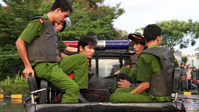 Binh Duong phat hien nhieu nguoi cam dau qua khich, gay roi hinh anh