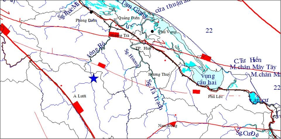 Dong dat 4,7 do richter, dan Hue hoang so chay ra duong hinh anh