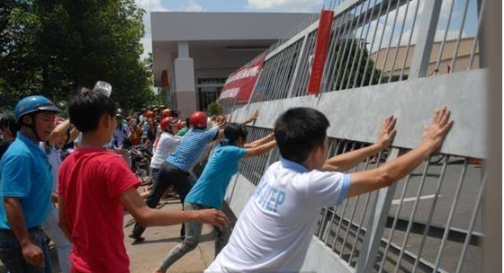 ‘Khong co Luat Bieu tinh nen moi xay ra gay roi’ hinh anh