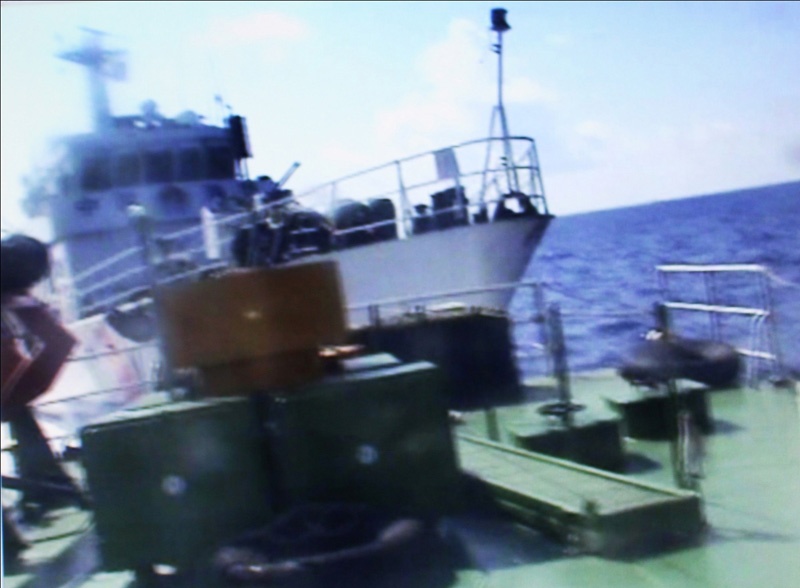 Viet Nam co quyen bat giu tau TQ dam chim tau ngu dan hinh anh