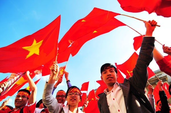 Cuoi 2015 co Luat Bieu tinh hinh anh