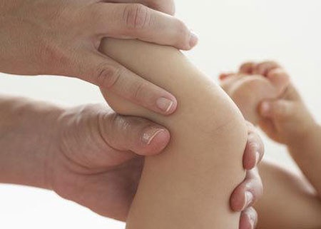 Thay lang chua xuong co ban tay 'nan dau khoi day' hinh anh