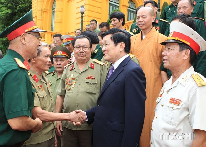 Chu tich nuoc tiep cac cuu binh bao ve bien gioi phia Bac hinh anh