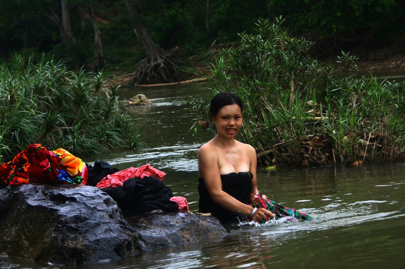 'Vua' Muong nua dem cam dao choc gheo son nu hinh anh