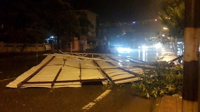 Mua lon, gio rit khi bao Kalmaegi do bo hinh anh