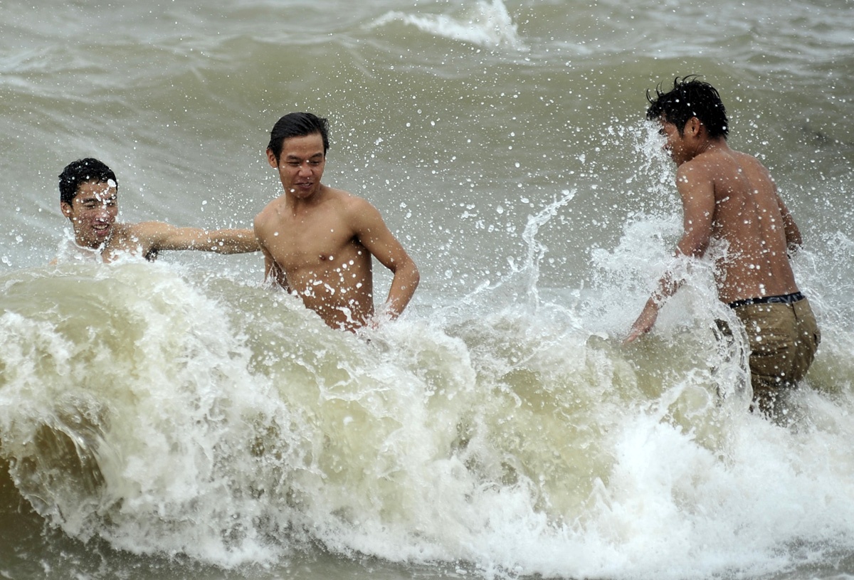 Du khach thich thu nhay song, chup anh sau bao hinh anh