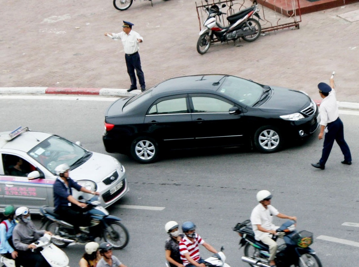 Nhung pha bat xe cua bao ve cau Chuong Duong hinh anh