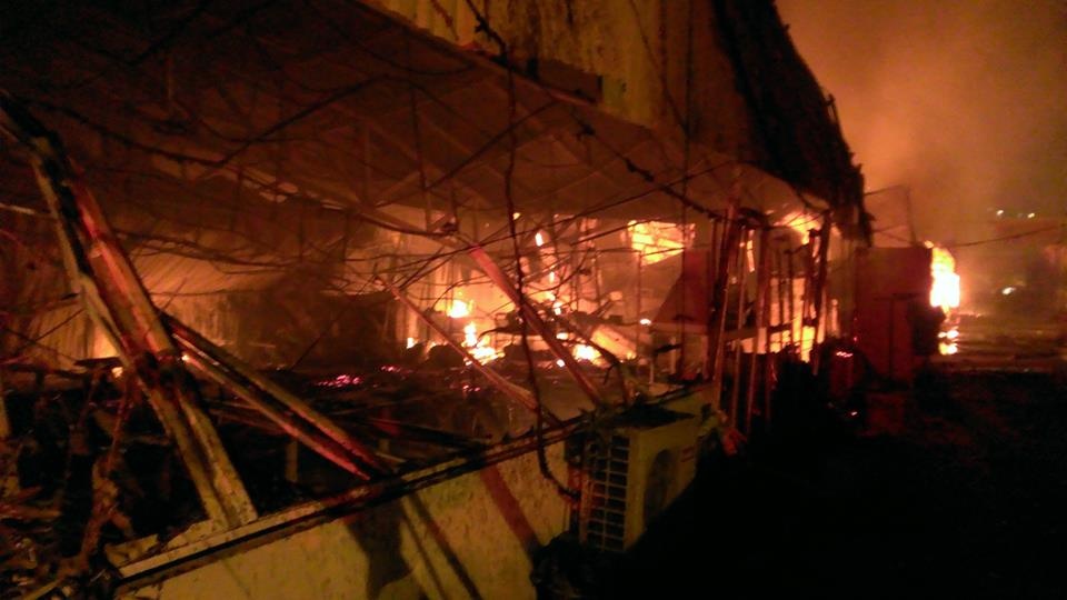 Xưởng đồ gỗ được cho là nơi đám cháy bắt đầu bùng phát cháy rụi hoàn toàn. Ảnh: Vietnamplus.