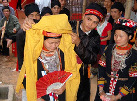 Thach cuoi gia tren troi: Cuoi... no hinh anh