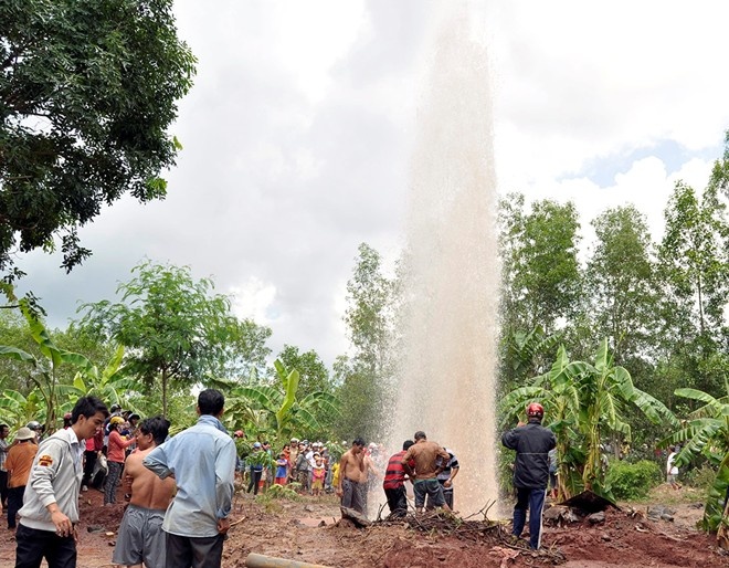 Gieng nuoc phun cao 20 m o Vung Tau hinh anh