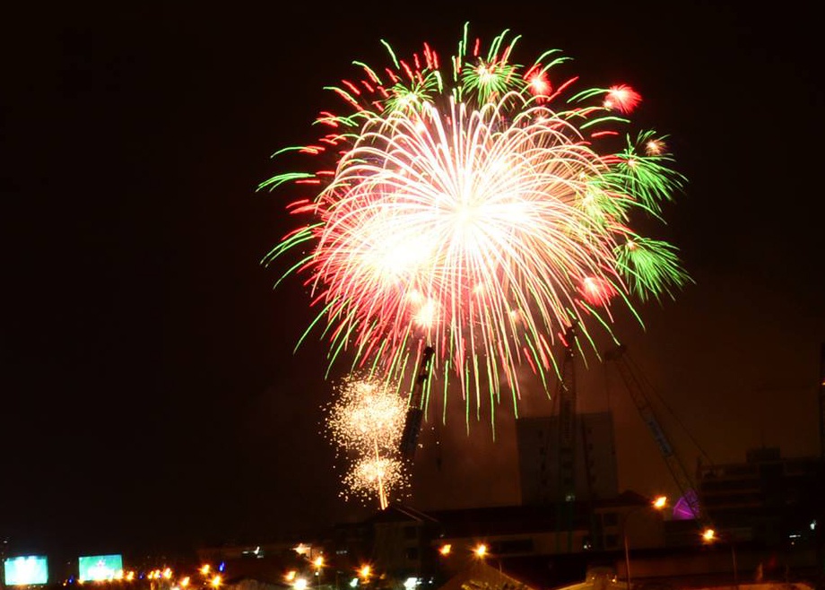 Nguoi Sai Gon man nhan voi man phao hoa dep mat hinh anh