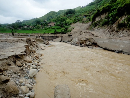 Ba me con bi lu cuon mat tich o Ha Giang hinh anh