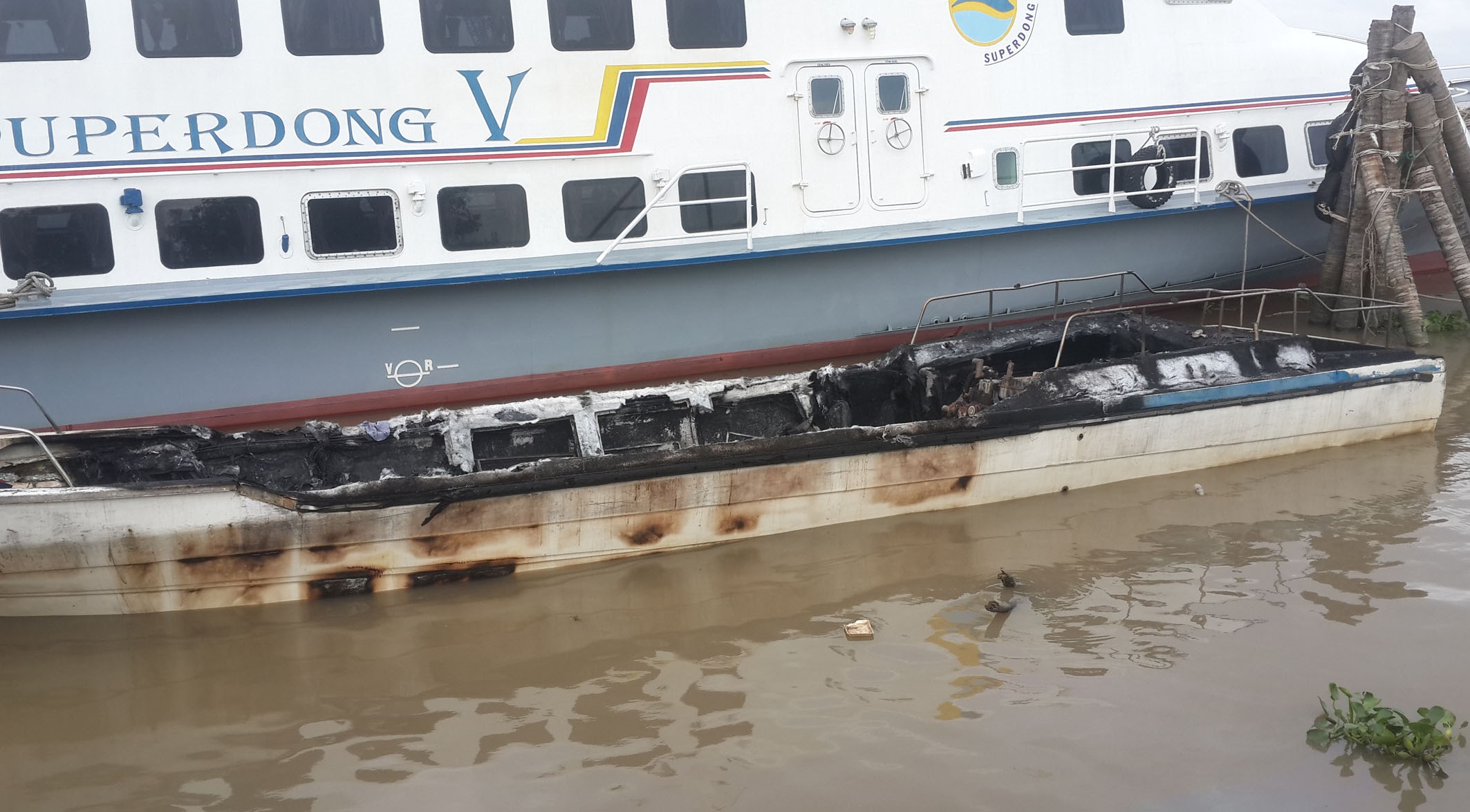 Tau cao toc chay rui giua khuya tai ben Rach Gia hinh anh