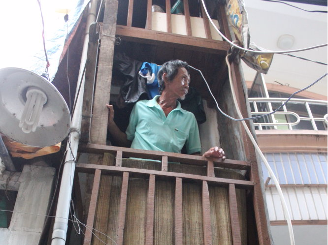 Bi hai chuyen song trong nha sieu nho giua Sai Gon hinh anh