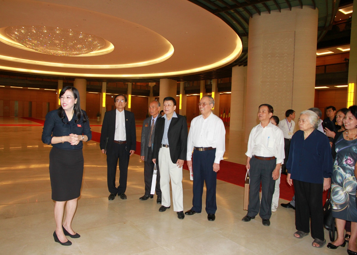 Chua ai che cong trinh nha Quoc hoi hinh anh