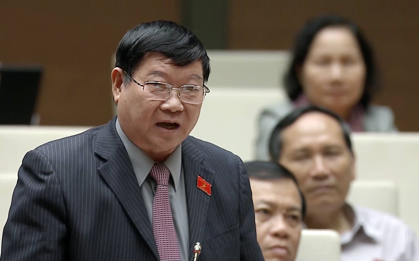 'Tang toc tham nhung luc hoang hon nhiem ky?' hinh anh