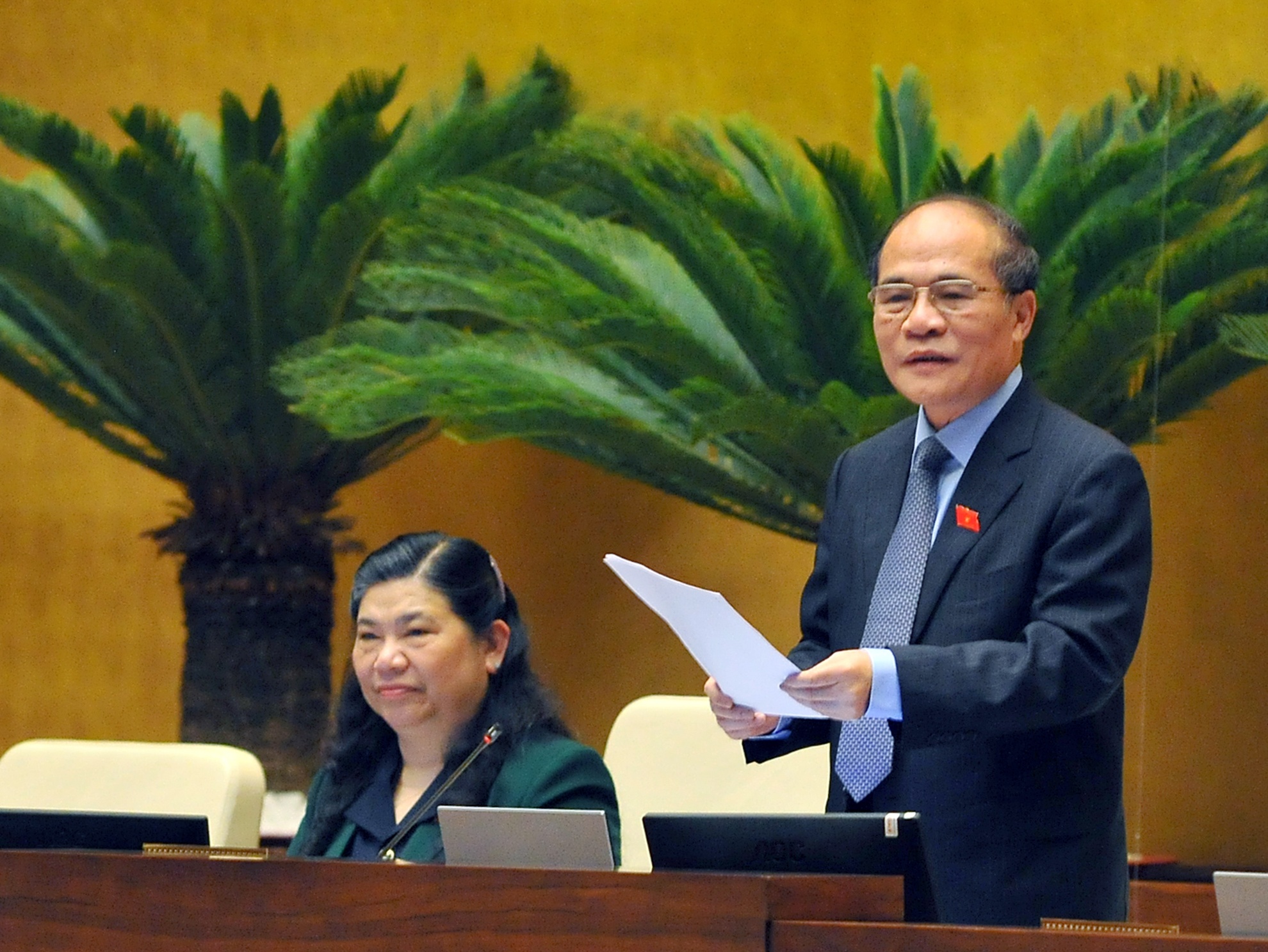 Chu tich Quoc hoi lan dau tra loi chat van truc tiep hinh anh