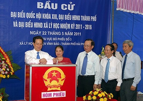 Bau cu Quoc hoi khoa moi vao ngay 22/5/2016 hinh anh