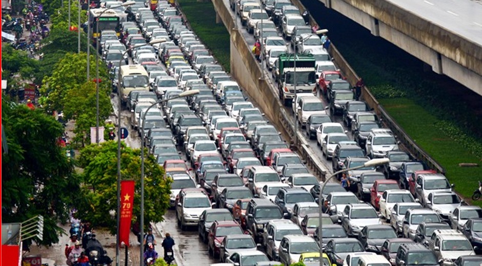 Chu tich Ha Noi de xuat han che phuong tien ca nhan hinh anh