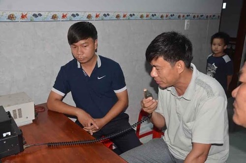 Tau ca Quang Ngai bi dam chim tren bien hinh anh