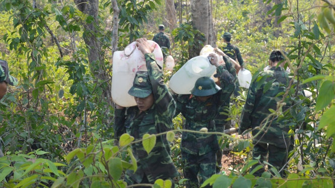 ​Bo doi muc nuoc bien chua chay hinh anh