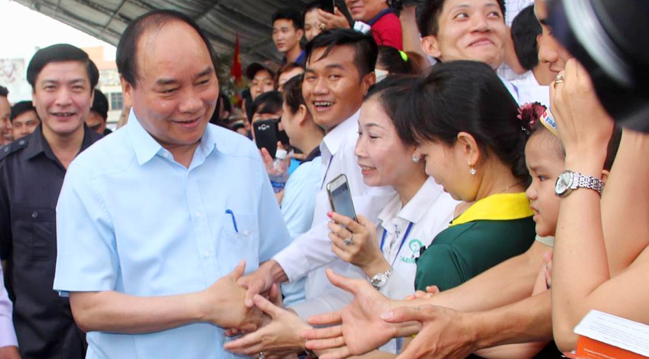 Thu tuong doi thoai voi cong nhan anh 1