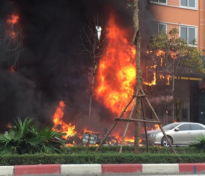 Hau het nan nhan vu chay quan karaoke hoc cung lop hinh anh